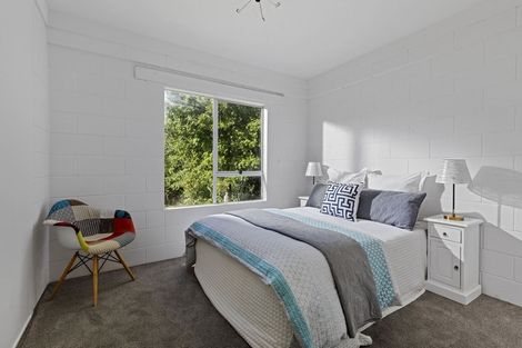 Photo of property in 2/22 Peach Road, Glenfield, Auckland, 0629