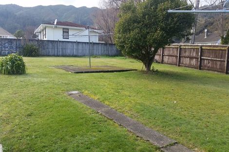 Photo of property in 90-92 Strand Crescent, Naenae, Lower Hutt, 5011