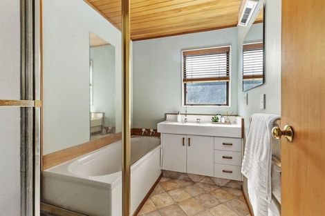 Photo of property in 31 Gurkha Crescent, Khandallah, Wellington, 6035