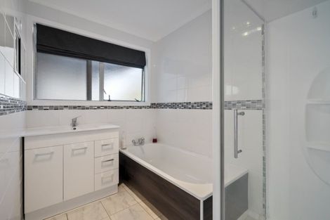 Photo of property in 2 Palliser Place, Milson, Palmerston North, 4414