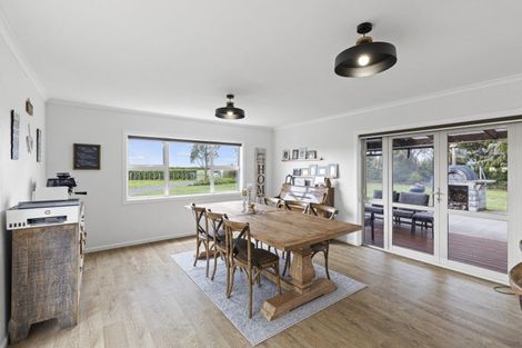 Photo of property in 124 Lower King Road, Tarurutangi, New Plymouth, 4372
