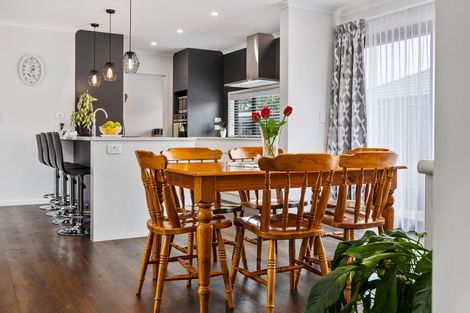 Photo of property in 15 Maple Grove, Kingston, Wellington, 6021