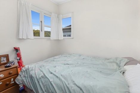 Photo of property in 5 Purser Grove, Fairfield, Lower Hutt, 5011