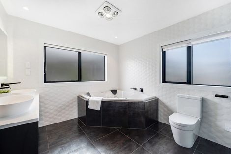 Photo of property in 45 Armstrong Farm Drive, East Tamaki Heights, Auckland, 2016