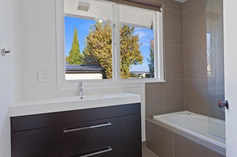 Photo of property in 2 Gloaming Place, Sockburn, Christchurch, 8042