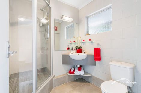 Photo of property in 3/108 East Coast Road, Forrest Hill, Auckland, 0620