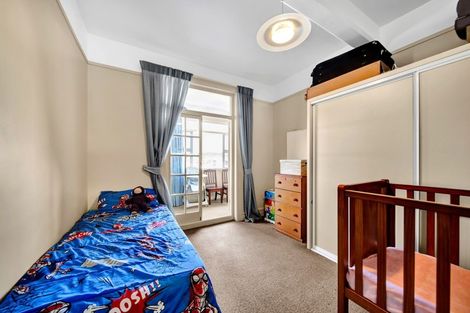 Photo of property in Devonport Apartments, 3/127 Saint Aubyn Street, New Plymouth, 4310