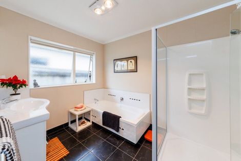 Photo of property in 163 Pacific Drive, Fitzherbert, Palmerston North, 4410