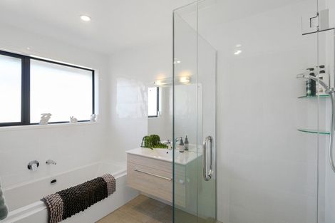 Photo of property in 8 Laing Crescent, Heathcote Valley, Christchurch, 8022