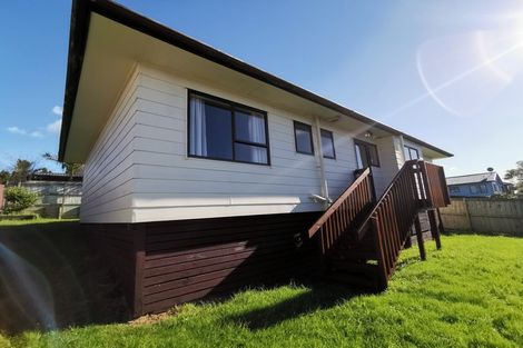 Photo of property in 2/215 Glengarry Road, Glen Eden, Auckland, 0602