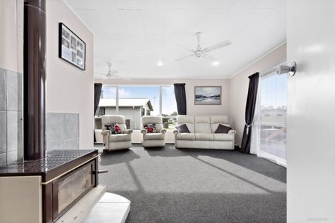 Photo of property in 114 Racecourse Road, Waiuku, 2123