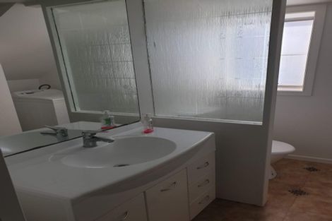 Photo of property in 32 Athena Drive, Totara Vale, Auckland, 0629