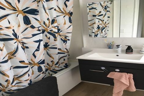 Photo of property in 141 Churton Drive, Churton Park, Wellington, 6037