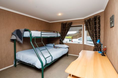 Photo of property in 20 Johnstone Drive, Fitzherbert, Palmerston North, 4410