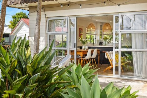 Photo of property in 47 Red Beach Road, Red Beach, 0932