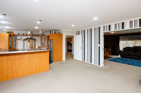 Photo of property in 20 Johnstone Drive, Fitzherbert, Palmerston North, 4410