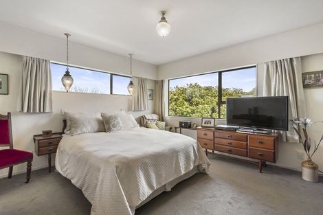 Photo of property in 2/19 Amante Crescent, Mairangi Bay, Auckland, 0630