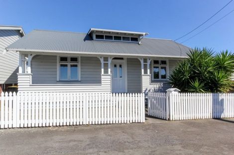 Photo of property in 6 Morley Street, New Plymouth, 4310
