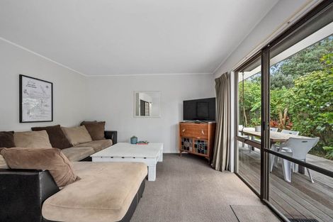 Photo of property in 2/5 Hanlon Crescent, Narrow Neck, Auckland, 0624