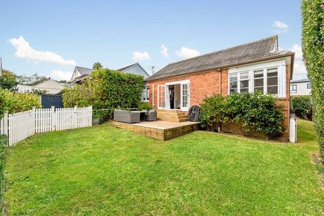 Photo of property in 15 Range View Road, Mount Albert, Auckland, 1025