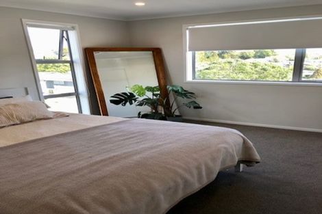 Photo of property in 1a Pavola Grove, Glenfield, Auckland, 0629