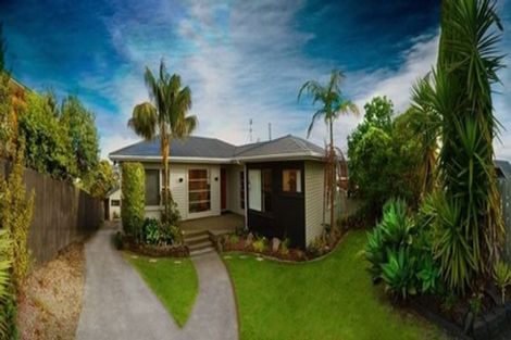 Photo of property in 148 Luckens Road, West Harbour, Auckland, 0618