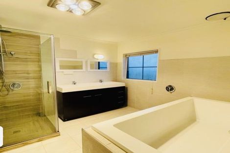 Photo of property in 11 Bream Revel Way, Karaka, Papakura, 2580
