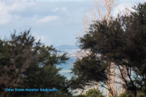 Photo of property in 30 Wood Bay Road, Titirangi, Auckland, 0604