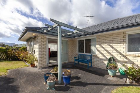 Photo of property in 2 Crown Hill, Paraparaumu, 5032