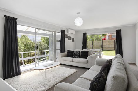 Photo of property in 1/1 Armstrong Place, New Lynn, Auckland, 0600