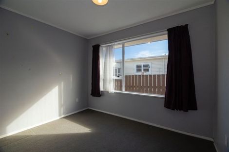 Photo of property in 18a Bracken Road, Newlands, Wellington, 6037