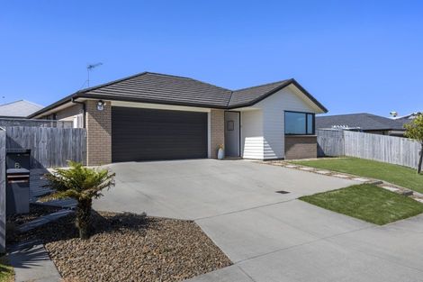 Photo of property in 6 Opouatu Avenue, Glenbrook, Waiuku, 2681