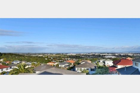 Photo of property in 43 Ribbonwood Crescent, Goodwood Heights, Auckland, 2105
