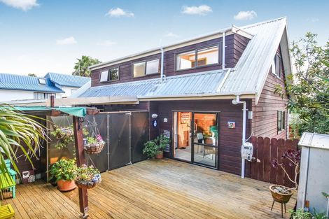 Photo of property in 1/74 Colwill Road, Massey, Auckland, 0614