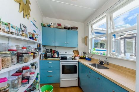 Photo of property in 15 Te Miti Street, Paekakariki, 5034