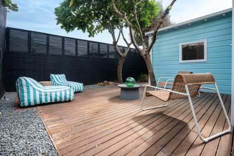 Photo of property in 69 Marine Parade, Seatoun, Wellington, 6022