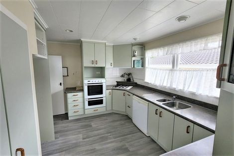 Photo of property in 24 Cypress Drive, Maungaraki, Lower Hutt, 5010