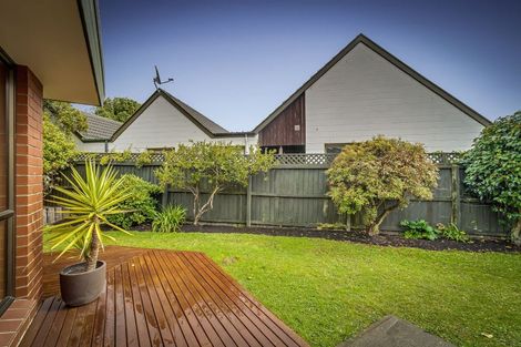 Photo of property in 12 Esher Place, Saint Martins, Christchurch, 8022