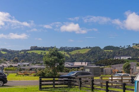 Photo of property in 1 Tinirau Place, Cooks Beach, 3591