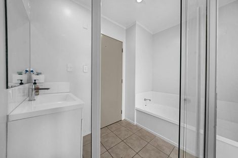Photo of property in 2 Talmar Place, Massey, Auckland, 0614