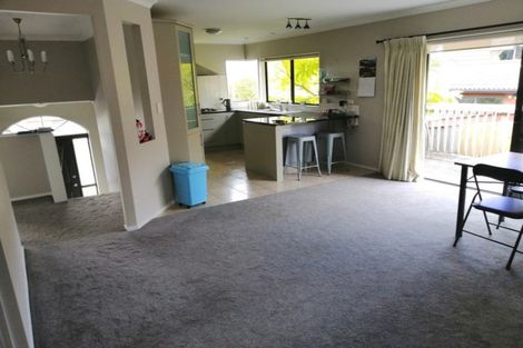 Photo of property in 21 Chadlington Avenue, Henderson, Auckland, 0612