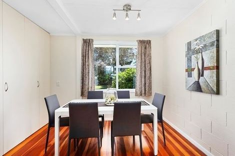 Photo of property in 32 Davidson Crescent, Tawa, Wellington, 5028