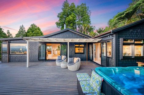 Photo of property in 19 Cascade Avenue, Waiatarua, Auckland, 0604