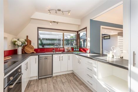 Photo of property in 2/12 Patmos Place, Mount Pleasant, Christchurch, 8081