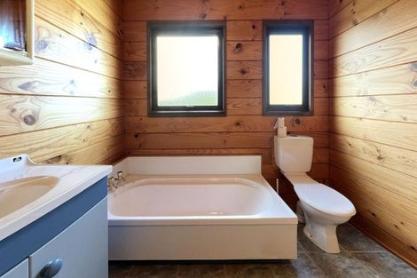 Photo of property in 25 Oratia Street, Waikanae Beach, Waikanae, 5036