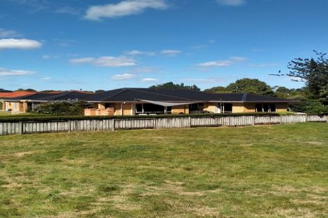 Photo of property in 2 Sovereign Isle Lane, Rototuna, Hamilton, 3210