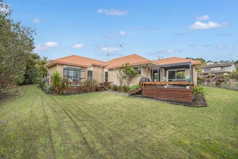 Photo of property in 6 Hanly Close, West Harbour, Auckland, 0618