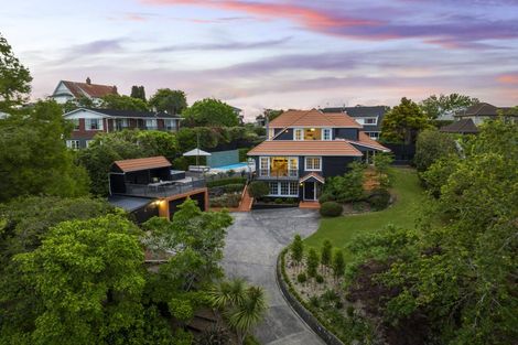 Photo of property in 16 Fenton Terrace, Cockle Bay, Auckland, 2014