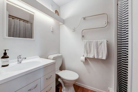 Photo of property in 43 Surf Road, Stanmore Bay, Whangaparaoa, 0932