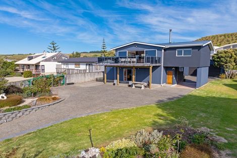 Photo of property in 8 Tamarisk Drive, Riversdale Beach, Masterton, 5872